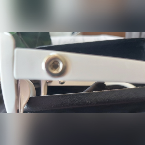 Magnolia and Vine sunglasses - Picture 6 of 7